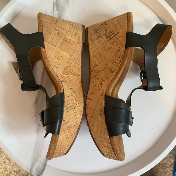 Clarks Artisan Black Leather Wedge Sandals with Buckle Straps - Picture 4 of 15